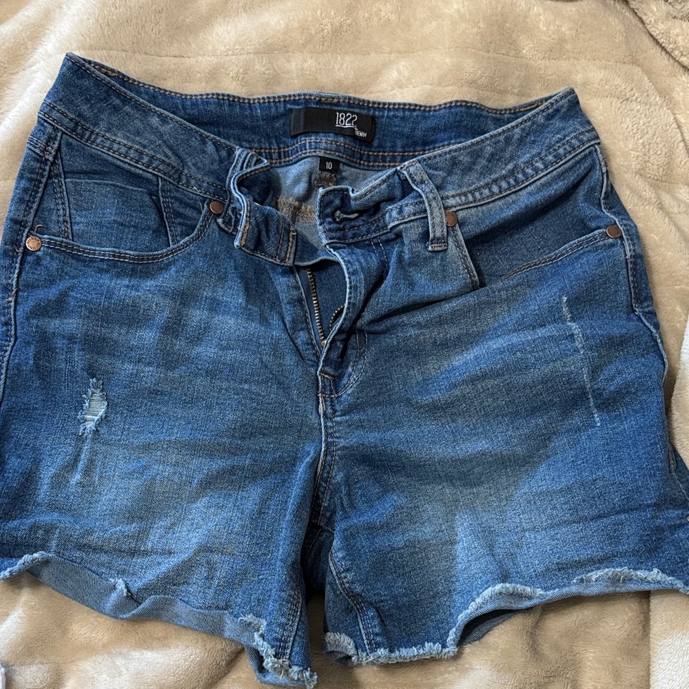 1822 Denim Distressed Blue Jean Shorts